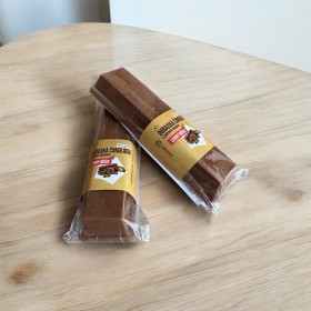 Dubajská čokoláda z Cukrárny Jařabová, mléčná, lískový oříšek, tyčinka