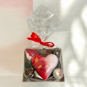 Čokoládové srdce s pralinkami - červené malé (1)